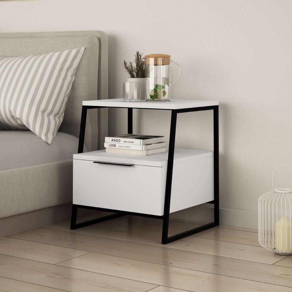 Comodino Pal con struttura bianca e gambe in metallo nero
