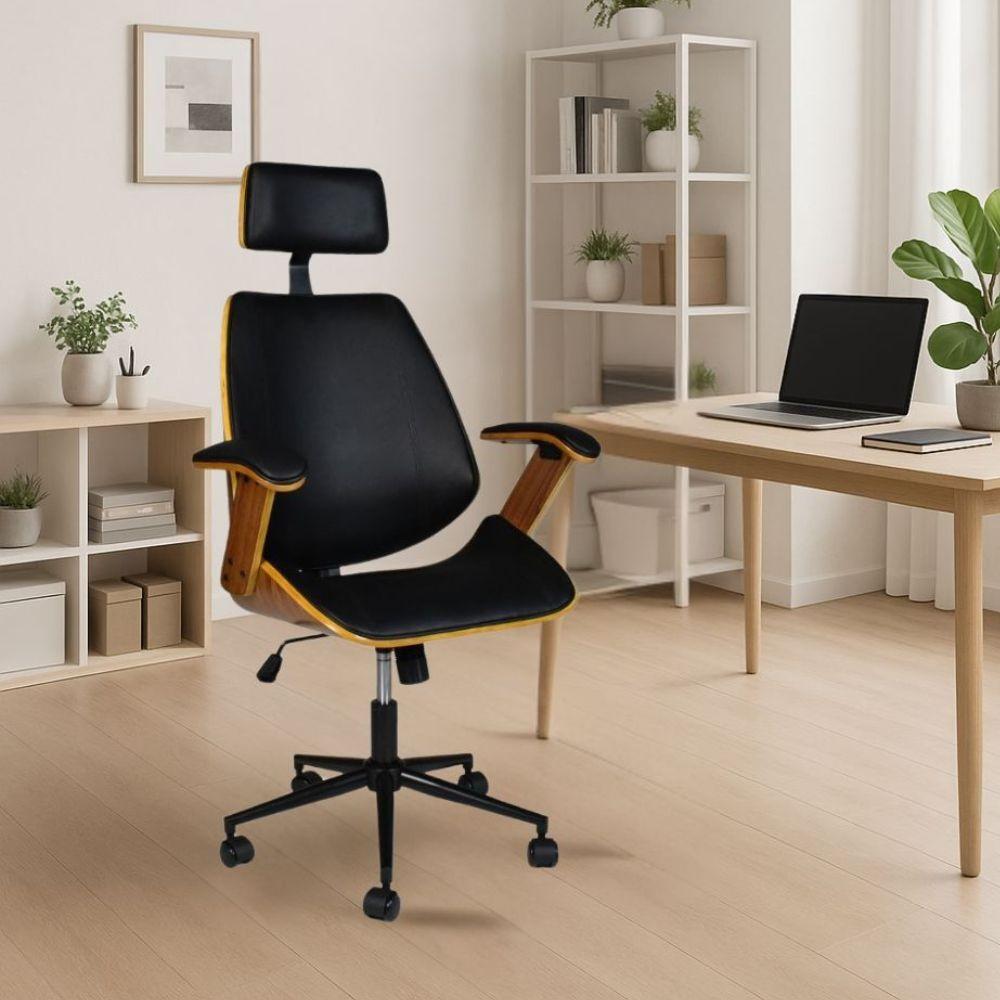 Sedia direzionale James in similpelle nero con struttura e braccioli finitura effetto legno